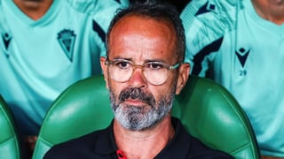 El Tenerife, tras un jugador de Las Palmas