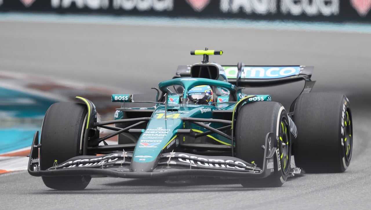 Fernando Alonso y Aston Martin dan un voto de confianza a Honda: "Podrán apretar más al centrarse en un sólo equipo"