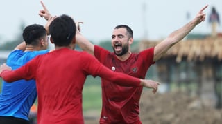 Amat, el ex del Betis que se está dejando el sueldo por la población de Indonesia