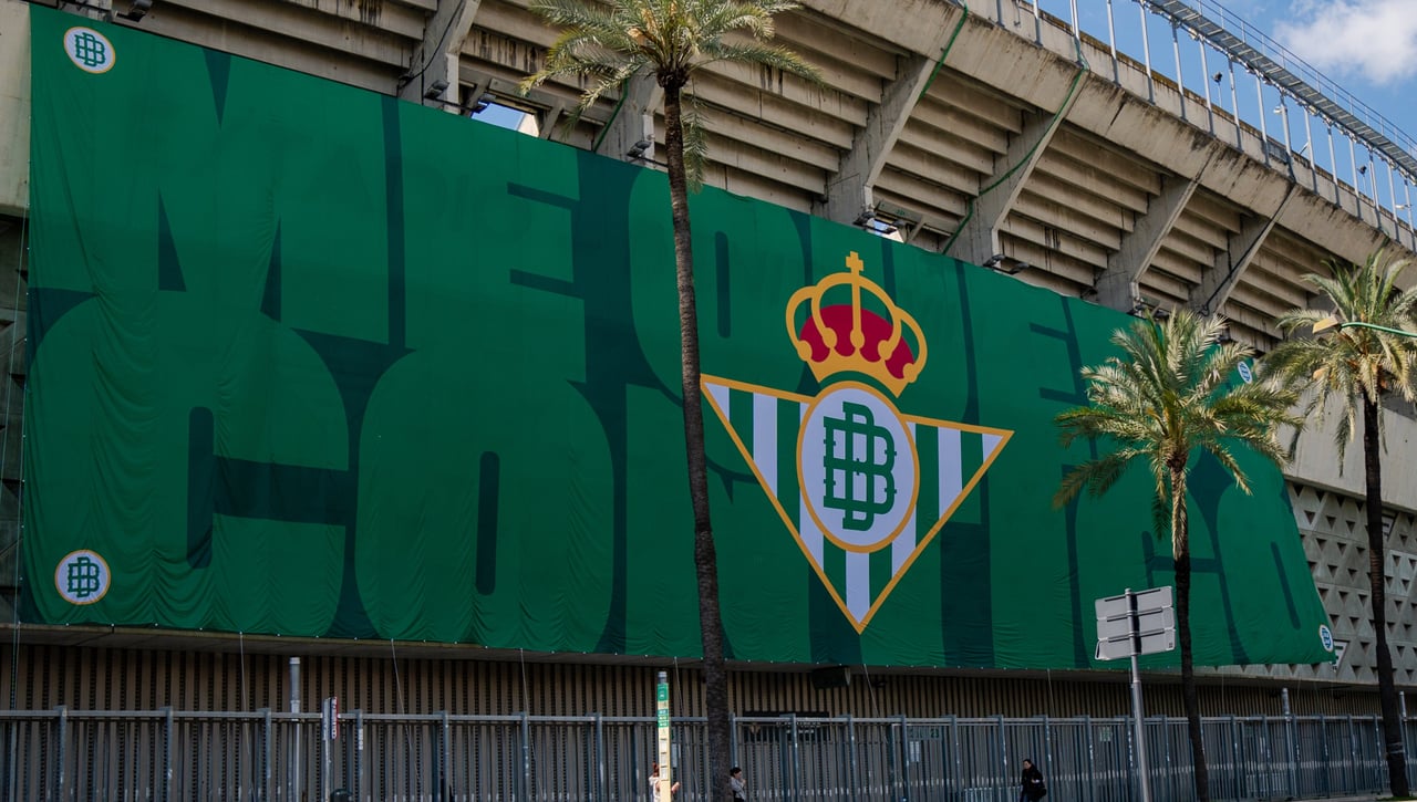 En Heliópolis, a la chita callando: presumen de cánticos y de entrenador