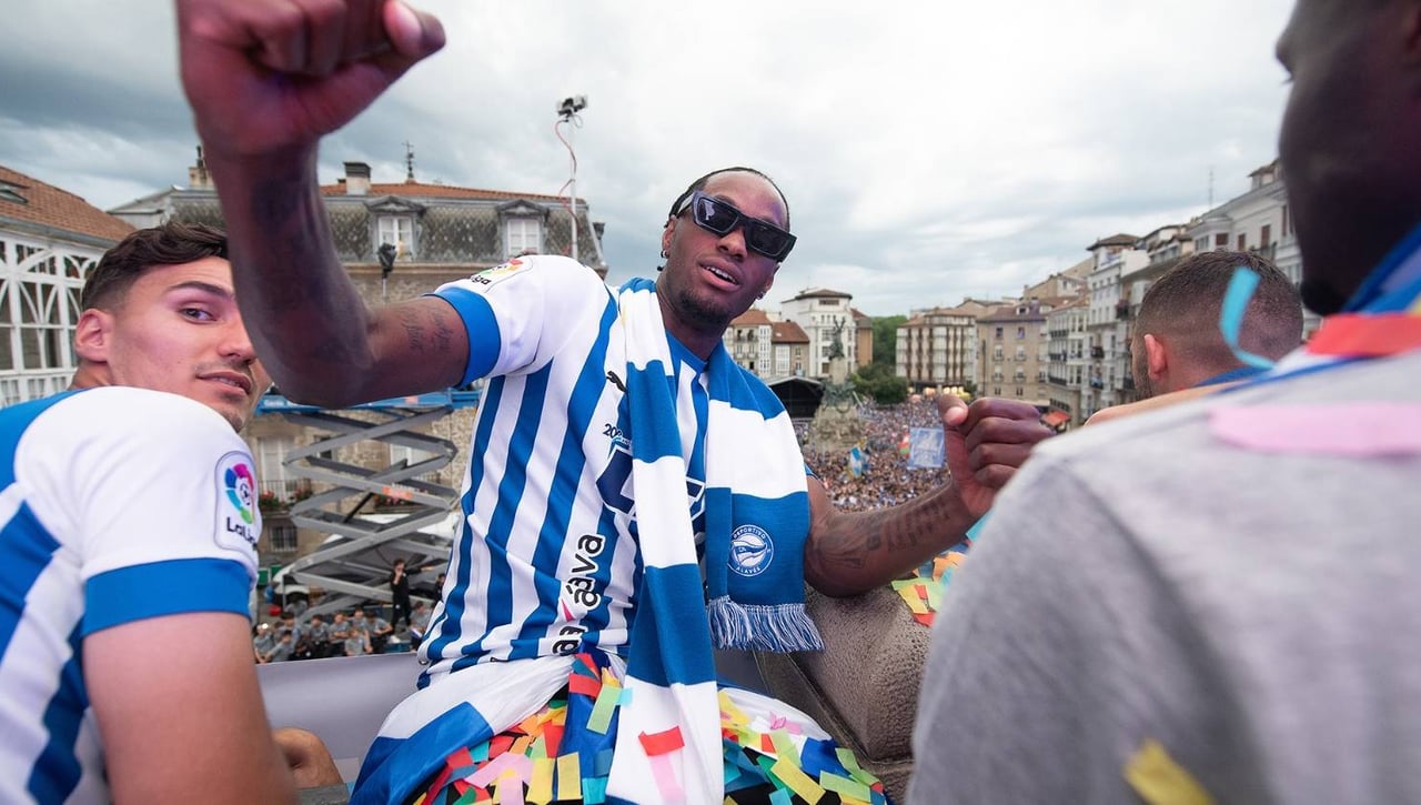 El Huesca 'pesca' un importante refuerzo en el Alavés