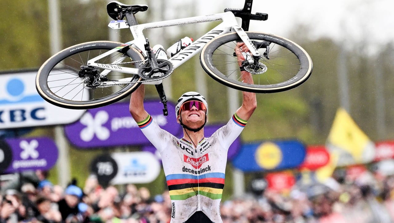 Van der Poel deja sin respuesta al equipo Movistar