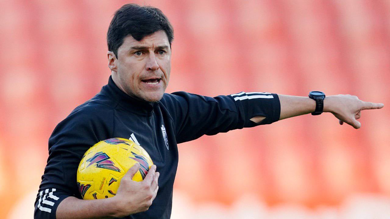 El nuevo entrenador del Granada ya tiene problemas