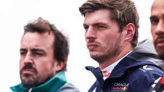 Mercedes acerca a Verstappen a Aston Martin, y a Fernando Alonso a la retirada