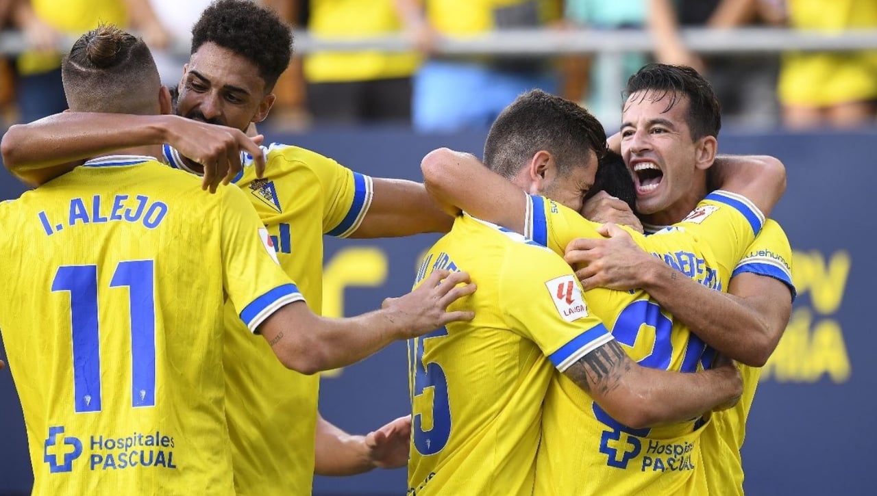Cádiz 1-0 Alavés: sonríe en la primera jornada tras 46 años