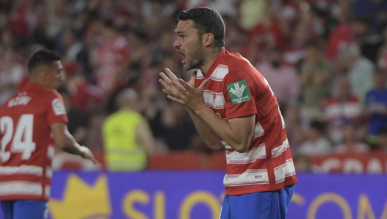 La renovación de Jorge Molina con el Granada se complica