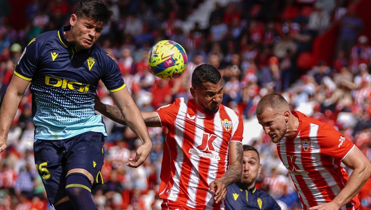 Cádiz CF - UD Almería: Horario, canal y dónde ver en TV y online hoy el partido de LaLiga EASports