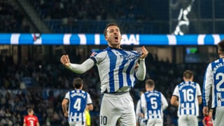 Oyarzabal llama la atención y es reconocido en el fútbol europeo