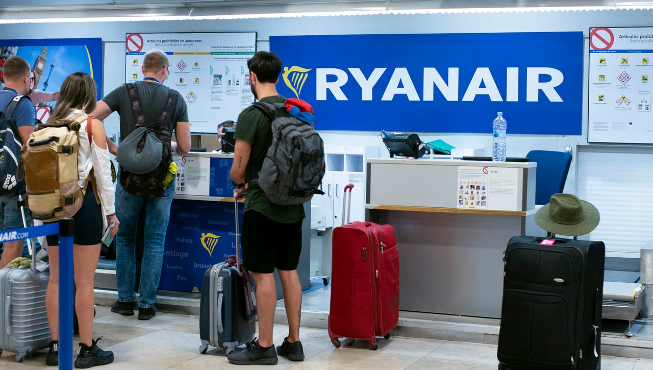 ¿Te has pasado con el tamaño de tu maleta? Así Ryanair premia a sus trabajadores por detectarlo