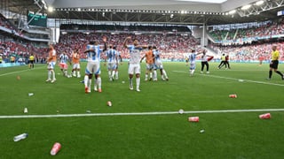 Locura en el Argentina - Marruecos de París 2024: invasión, petardazo, suspensión... ¡y un gol anulado dos horas después!