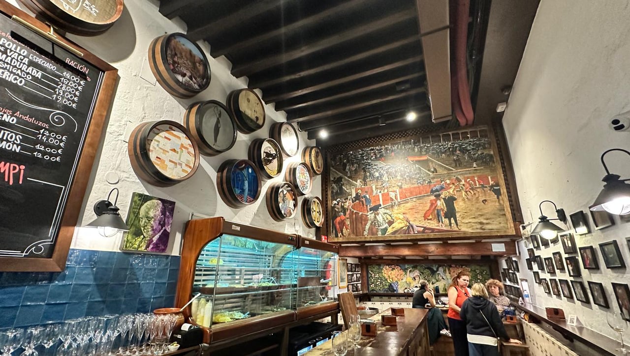 La bodega que es parada obligada en Málaga y que cautivó a Antonio Banderas