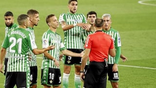 Mateu Lahoz reconoce su error en el derbi: "Pité un penalti que no era"