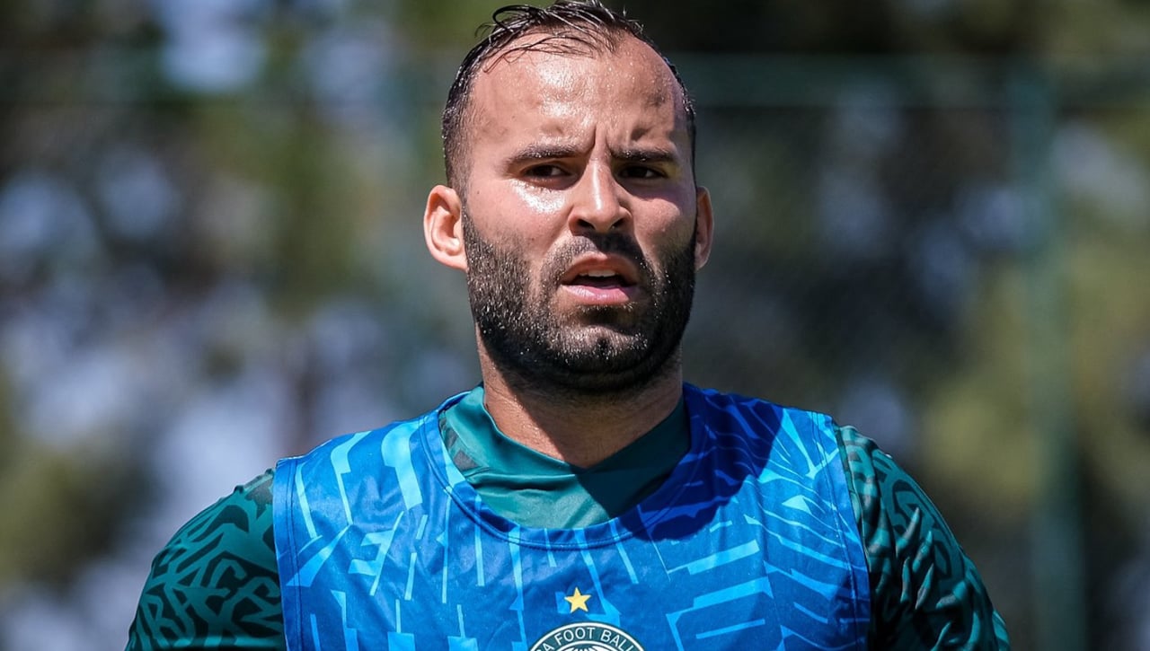 Horrible debut de Jesé en Brasil y polémica con su dorsal