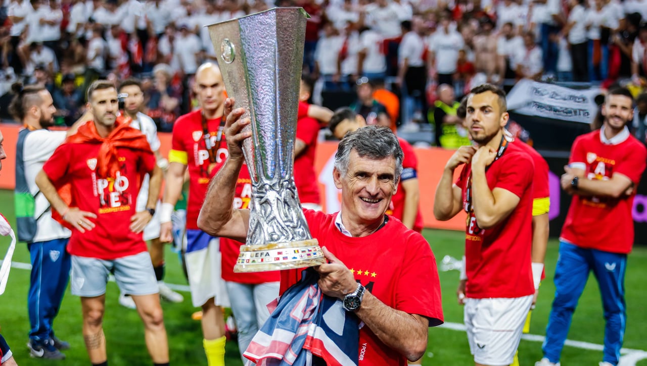 Mendilibar sonríe con el posible cambio de sede en la Conference: perdió la Supercopa en Atenas y ganó la Europa League en Budapest