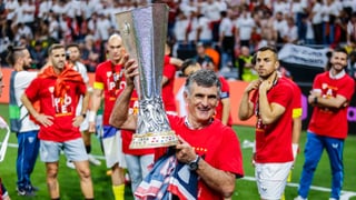 Mendilibar sonríe con el posible cambio de sede en la Conference: perdió la Supercopa en Atenas y ganó la Europa League en Budapest