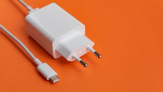 Cómo aprovechar cargadores de teléfono antiguos