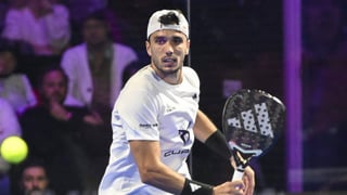 Ale Galán golpea sin piedad a Paquito Navarro