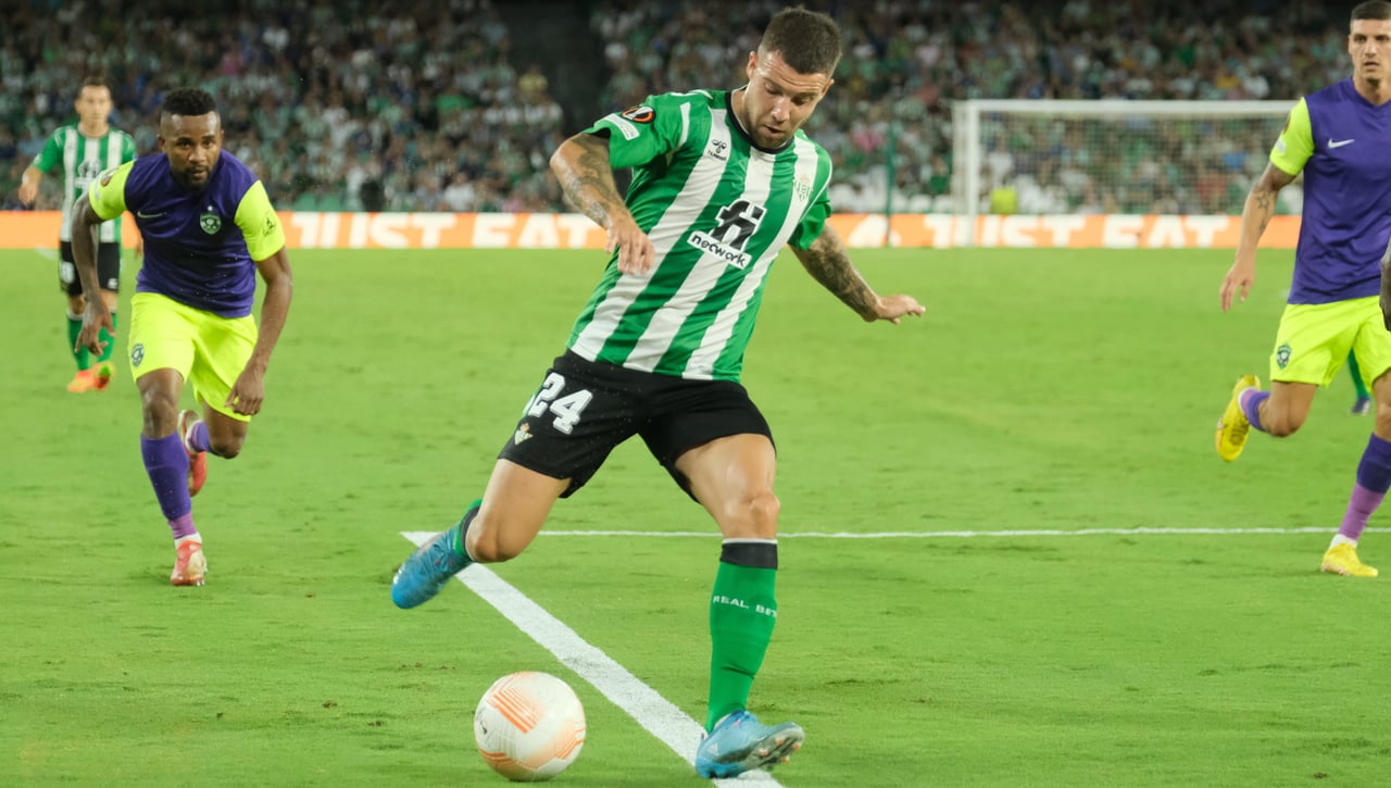 Aitor Ruibal, su vuelta al lateral derecho y los "consejitos" de Héctor Bellerín