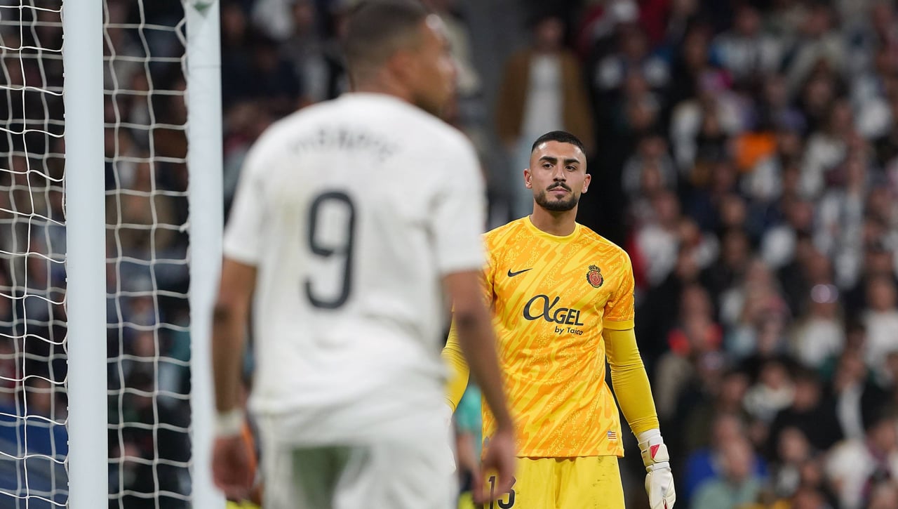 Leo Román por Joan García