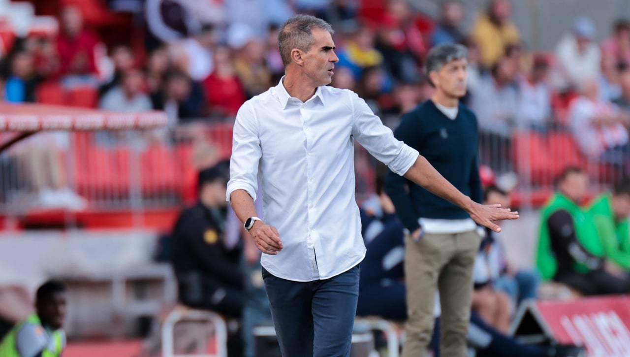 Garitano ya tiene a su nuevo delantero mientras el Almería suelta lastre en Segunda división 