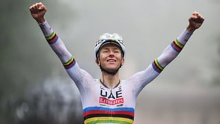 Tadej Pogacar rompe la maldición del arcoíris