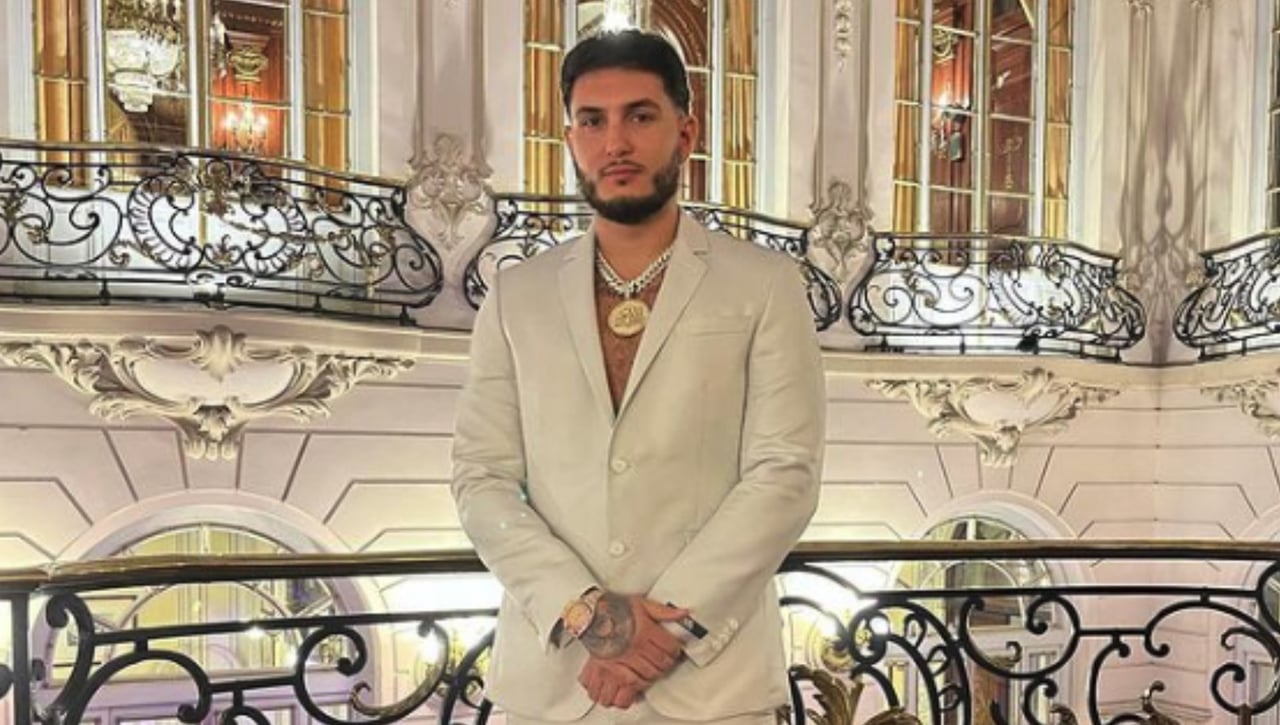 Omar Montes vuelve a ser viral por un jet privado y su problema con el champú