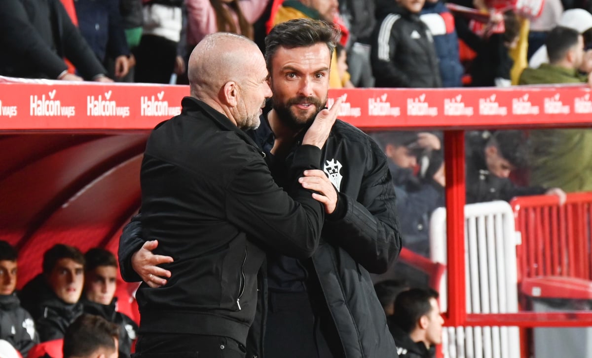 El Albacete apuesta por su proyecto con la renovación de su entrenador