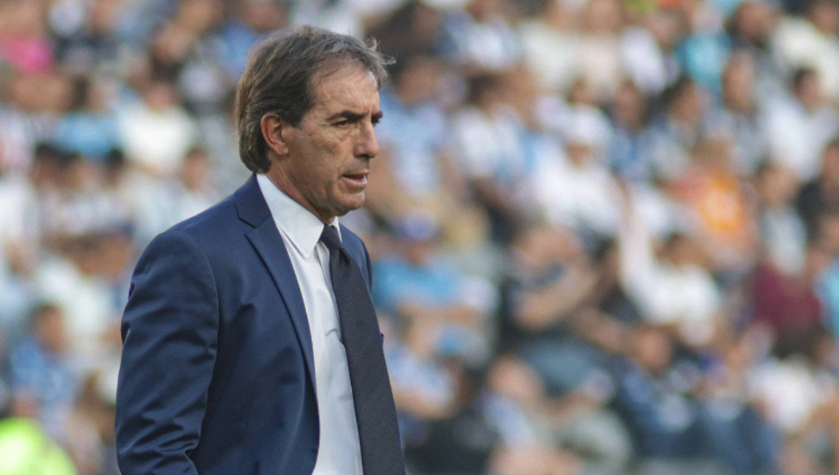 La afición del Valladolid se pronuncia y pide la marcha de Guillermo Almada