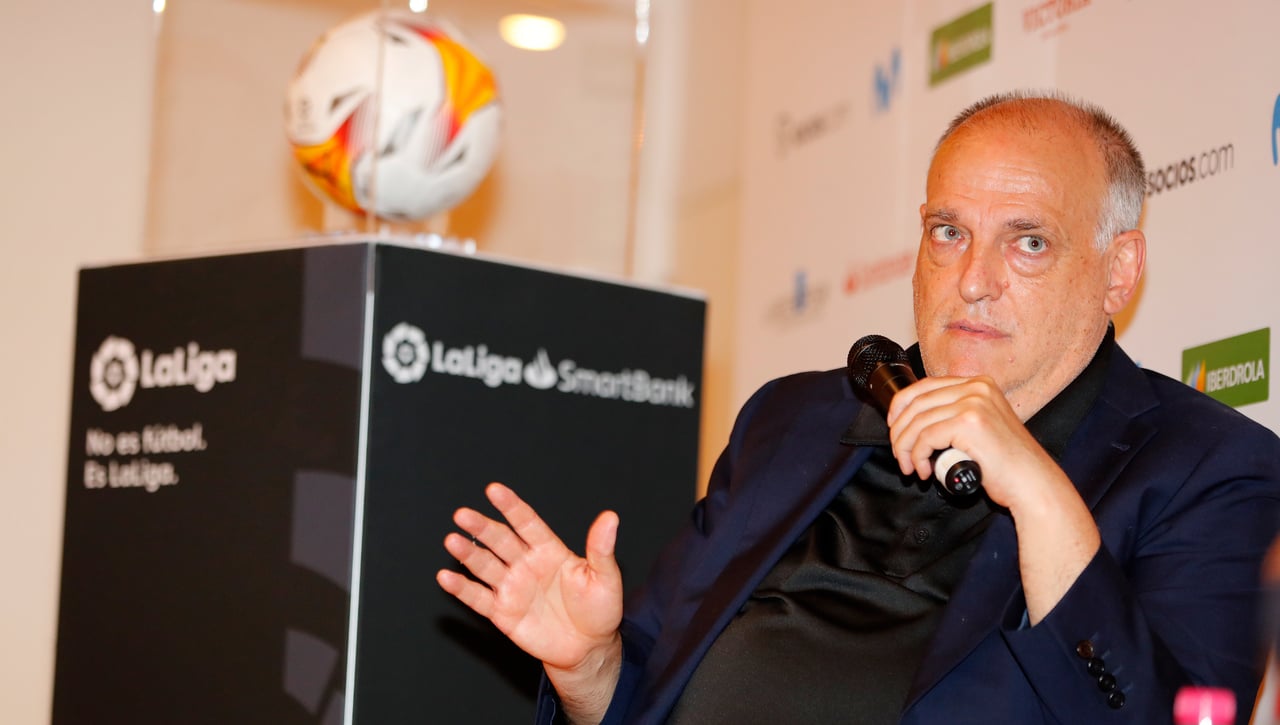 Tebas recurre al Betis, "más grande de lo que algunos piensan", para atizarle a Florentino y Laporta