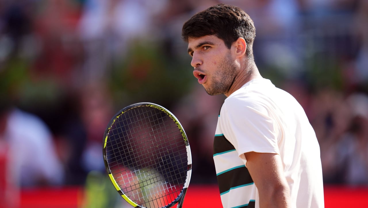 Carlos Alcaraz vence y destroza otro récord ante Bautista