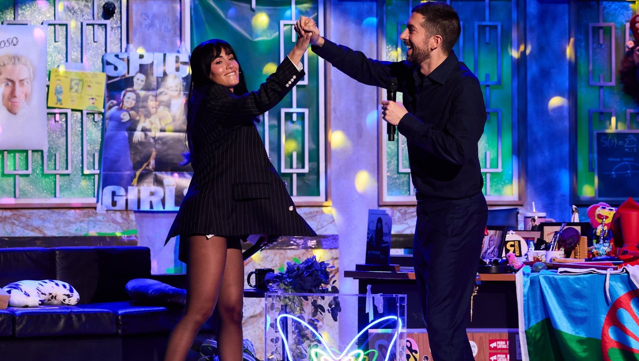 Aitana desvela en La Revuelta su encuentro con Vinicius