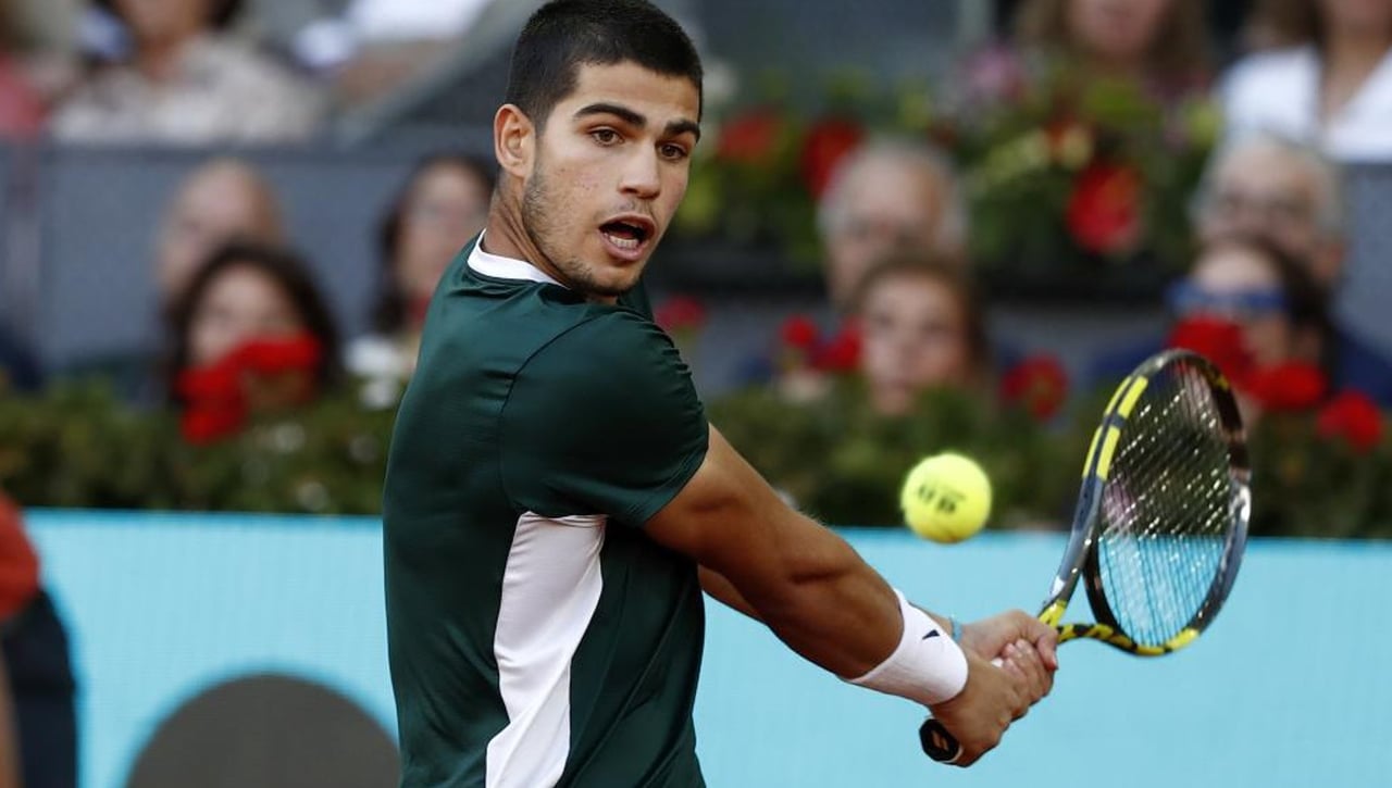 Alcaraz pierde en su primer partido como número 1 mundial