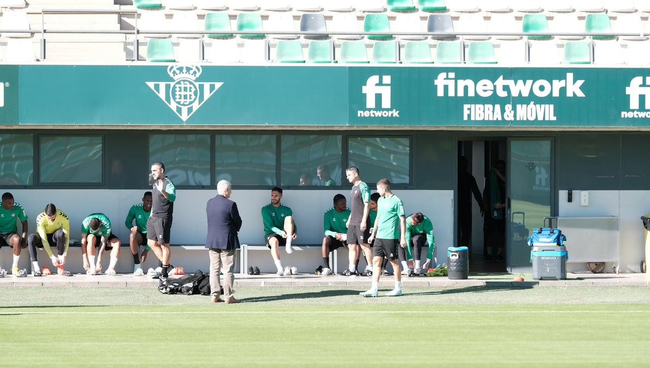 El Betis prepara medidas de contingencia, nunca una revolución