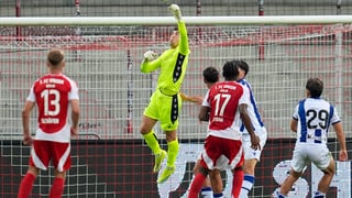 "Agur" a un 'txuri-urdin'