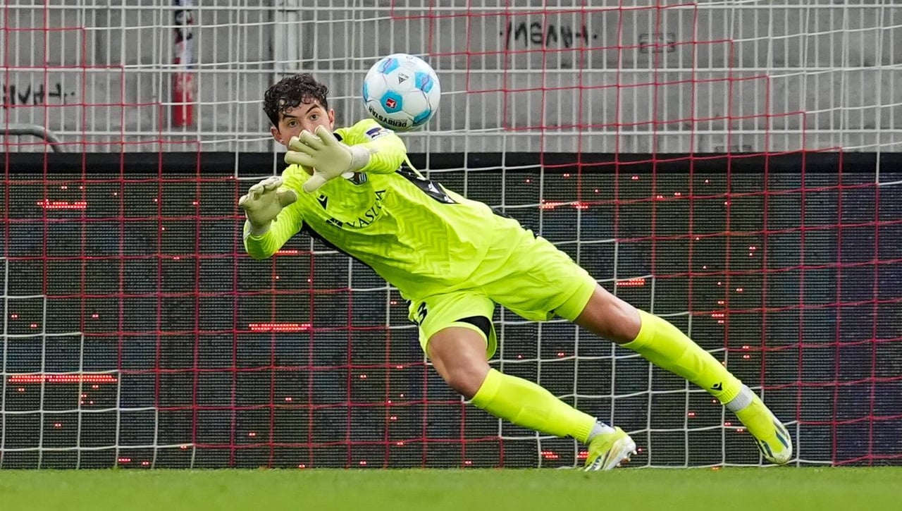 Unai Marrero reta a Álex Remiro