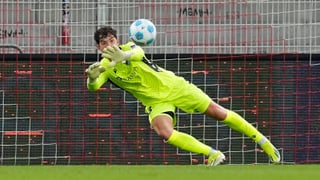 Unai Marrero reta a Álex Remiro