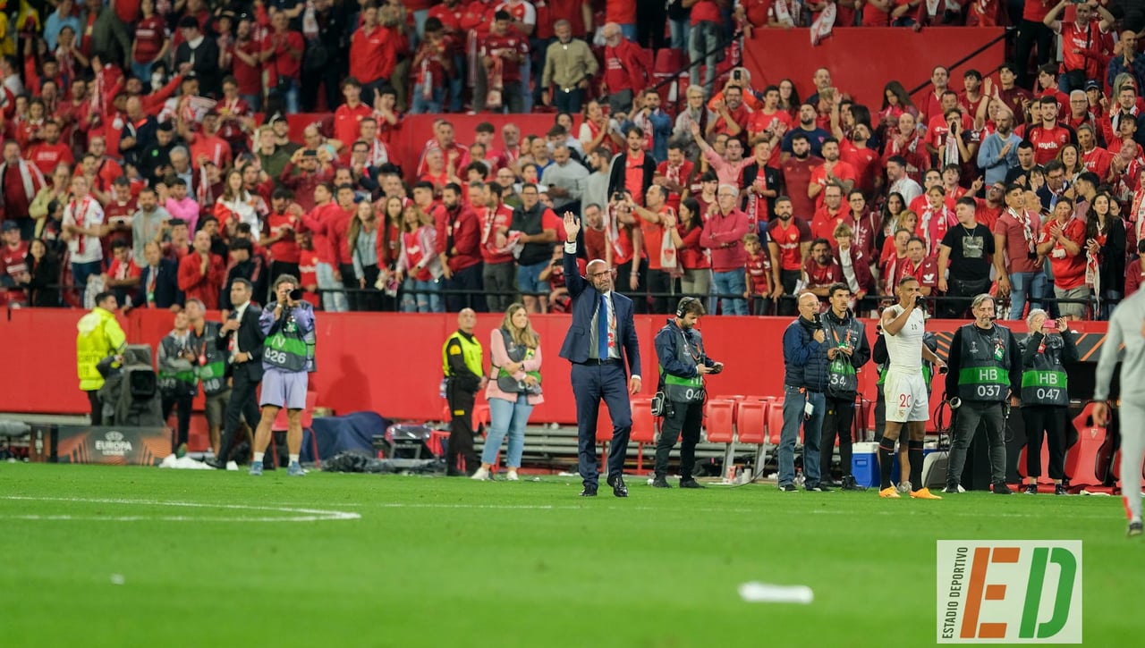 "Monchi, vamos a cantar el himno"... y Monchi lo volvió a cantar
