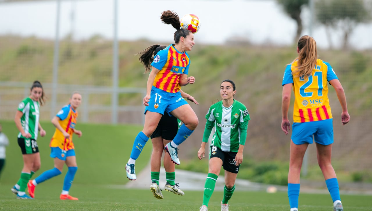 Betis 0-0 Valencia: Vizoso salva un meritorio punto tras aguantar 66 minutos jugando con 10