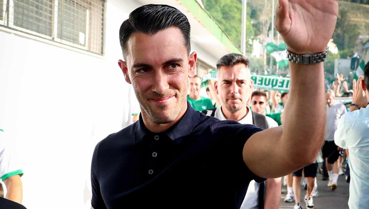 Emoción desbordante en el anuncio de Javi Medina, nuevo entrenador del Betis Deportivo