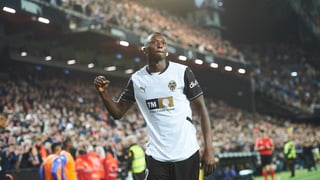 Lo que rodea al fichaje de Sadiq: De los 750.000 euros por la Bota de Oro y el medio kilo por ser Pichichi al traspaso al Valencia