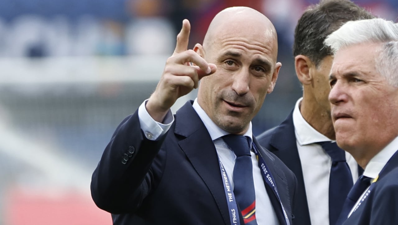 La FIFA abre un expediente disciplinario a Rubiales