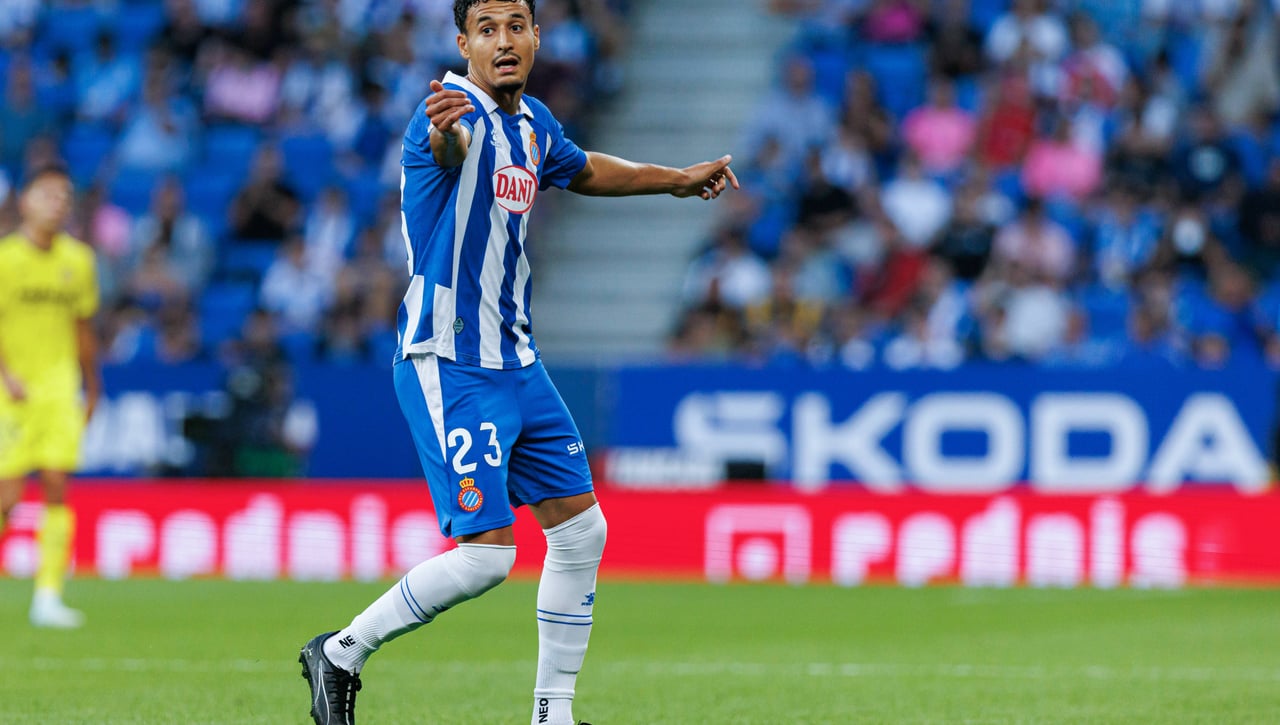 Cesc Fábregas tras la pista de Omar El Hilali