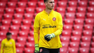 Livakovic no entrena con el Girona y pone rumbo al Dinamo de Zagreb