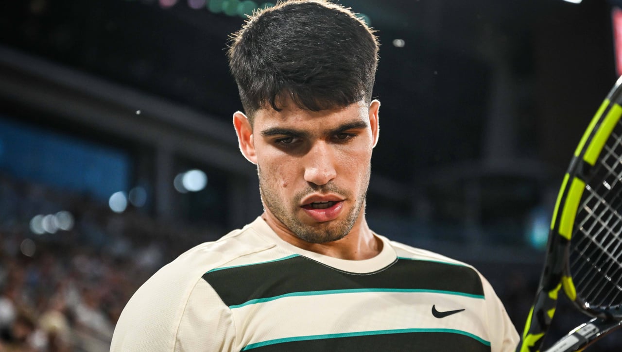 Carlos Alcaraz y su problema físico en Roland Garros