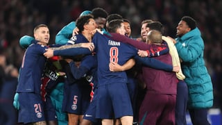 La  afición se moja: 'El PSG gana la Champions League'