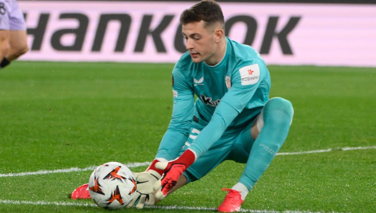 Julen Agirrezabala rechaza otras ofertas y sigue esperando al entendimiento entre Athletic Club y Valencia