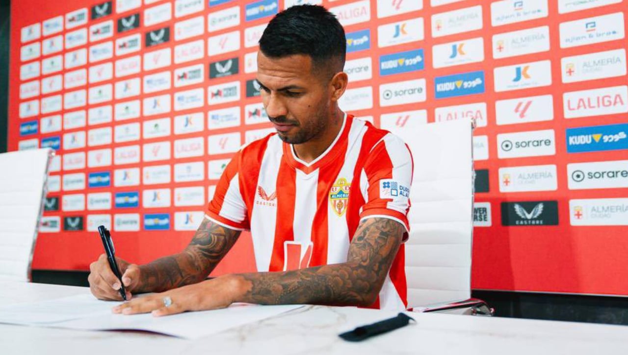 Oficial: Jonathan Viera, nuevo jugador del Almería con sorpresa incluida