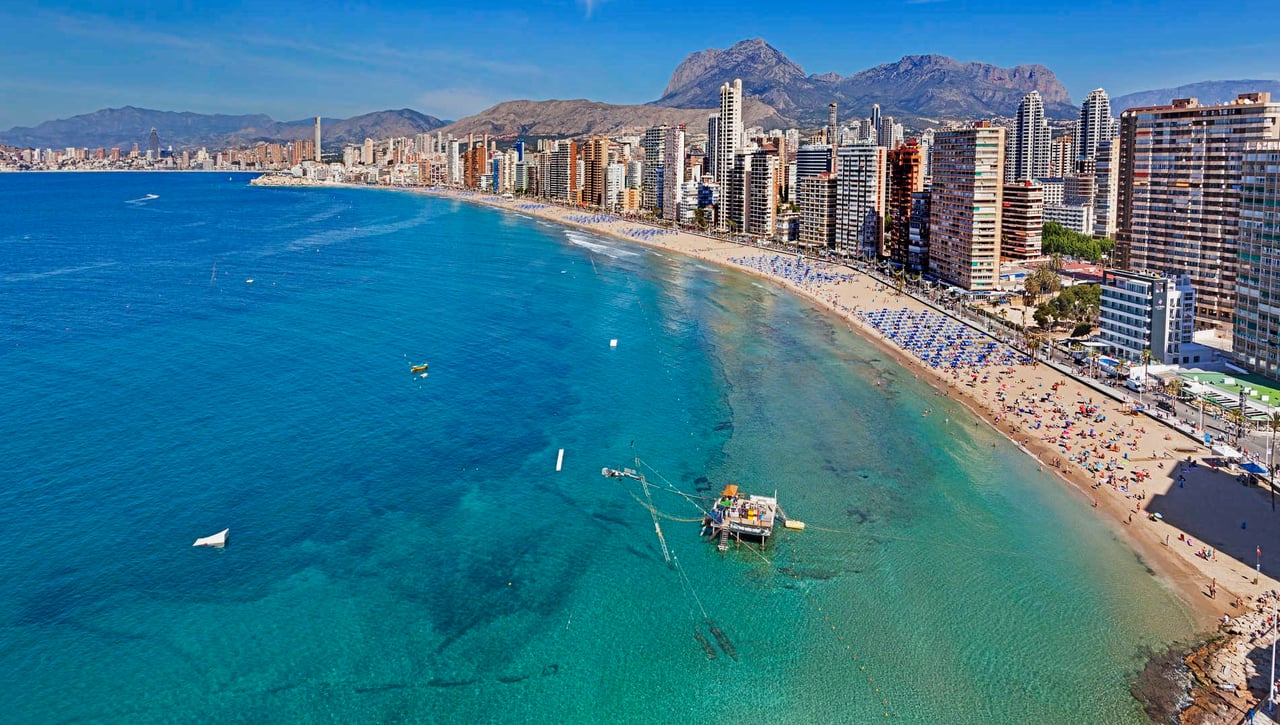 La práctica turística que puede suponer una multa de hasta 500€ en Benidorm 