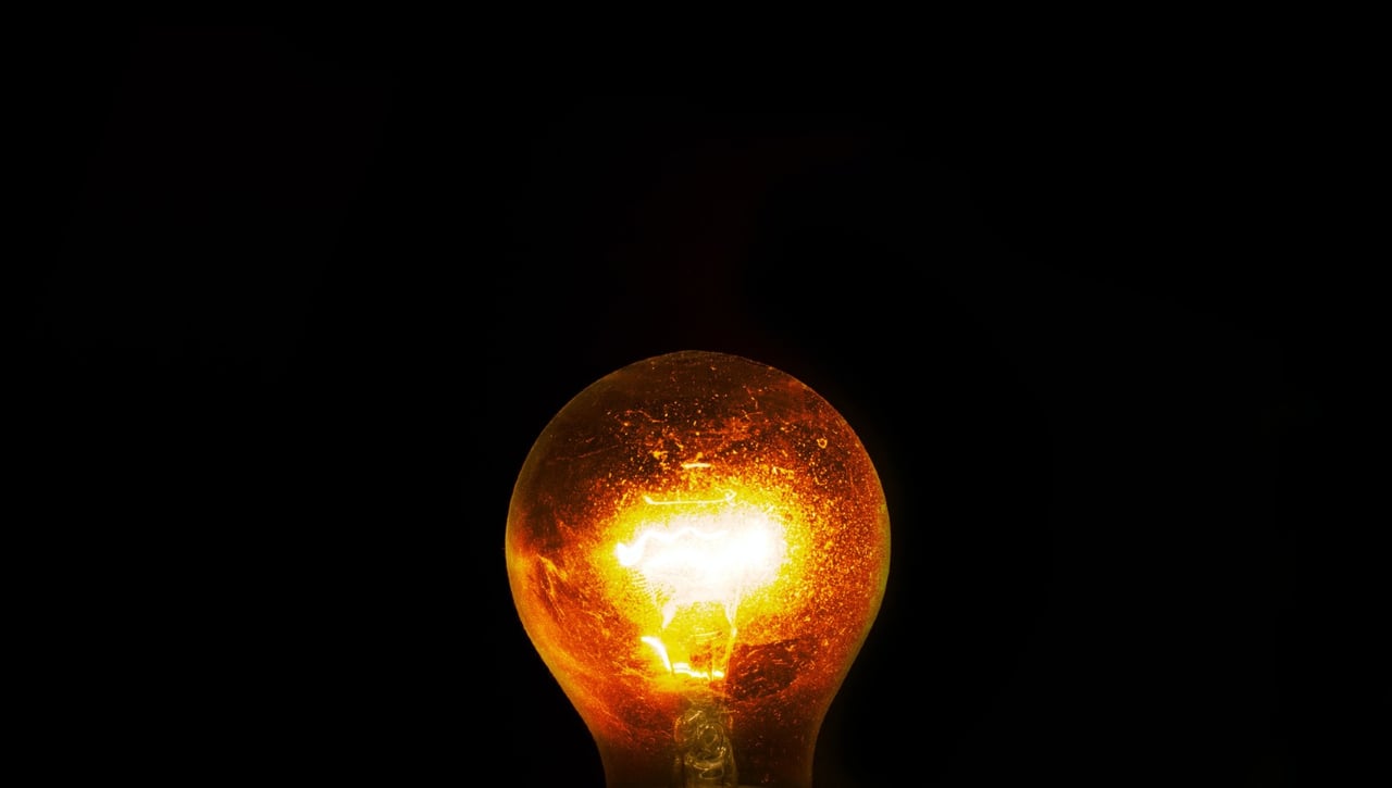  Precio de la luz, hoy martes 3 de enero de 2023, por horas: cuándo está más barata y más cara