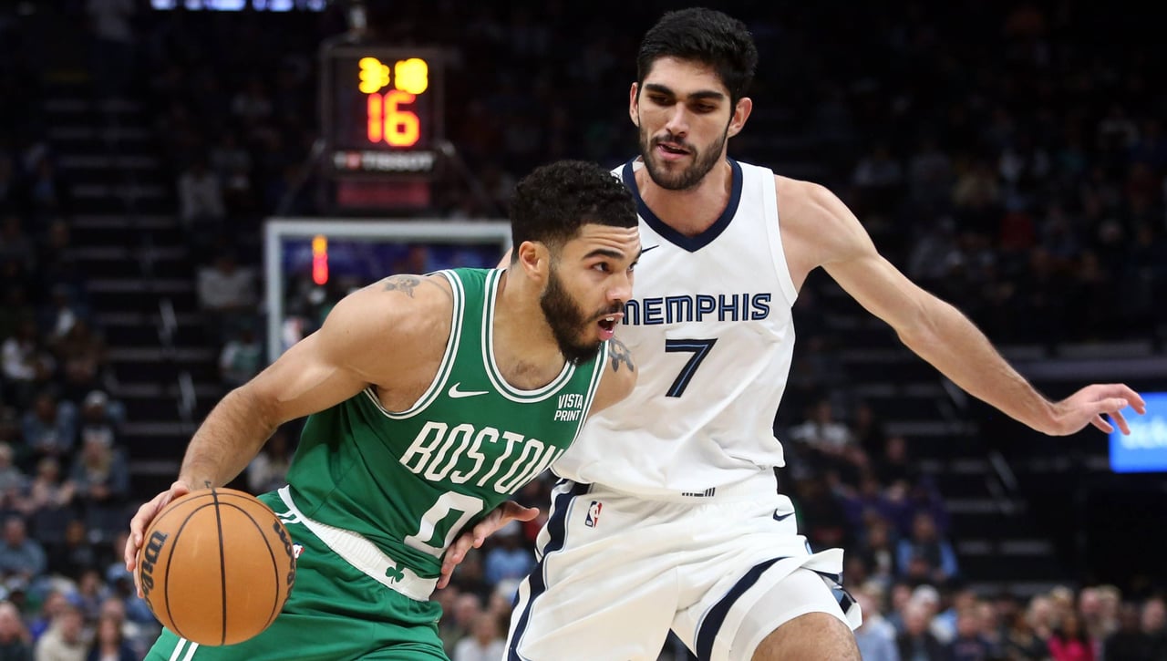 Santi Aldama bate récord en la NBA pero no puede con los Celtics